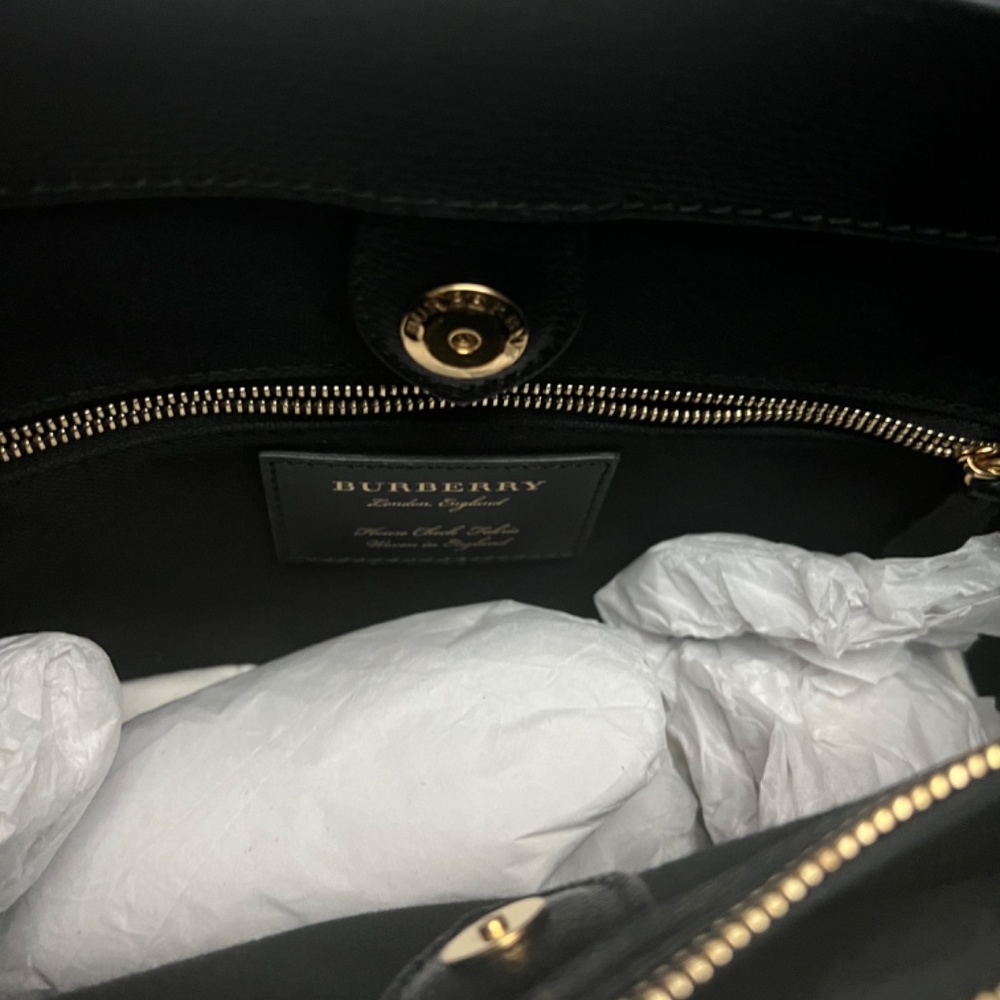 Burberry handbag - Picture 3 of 7